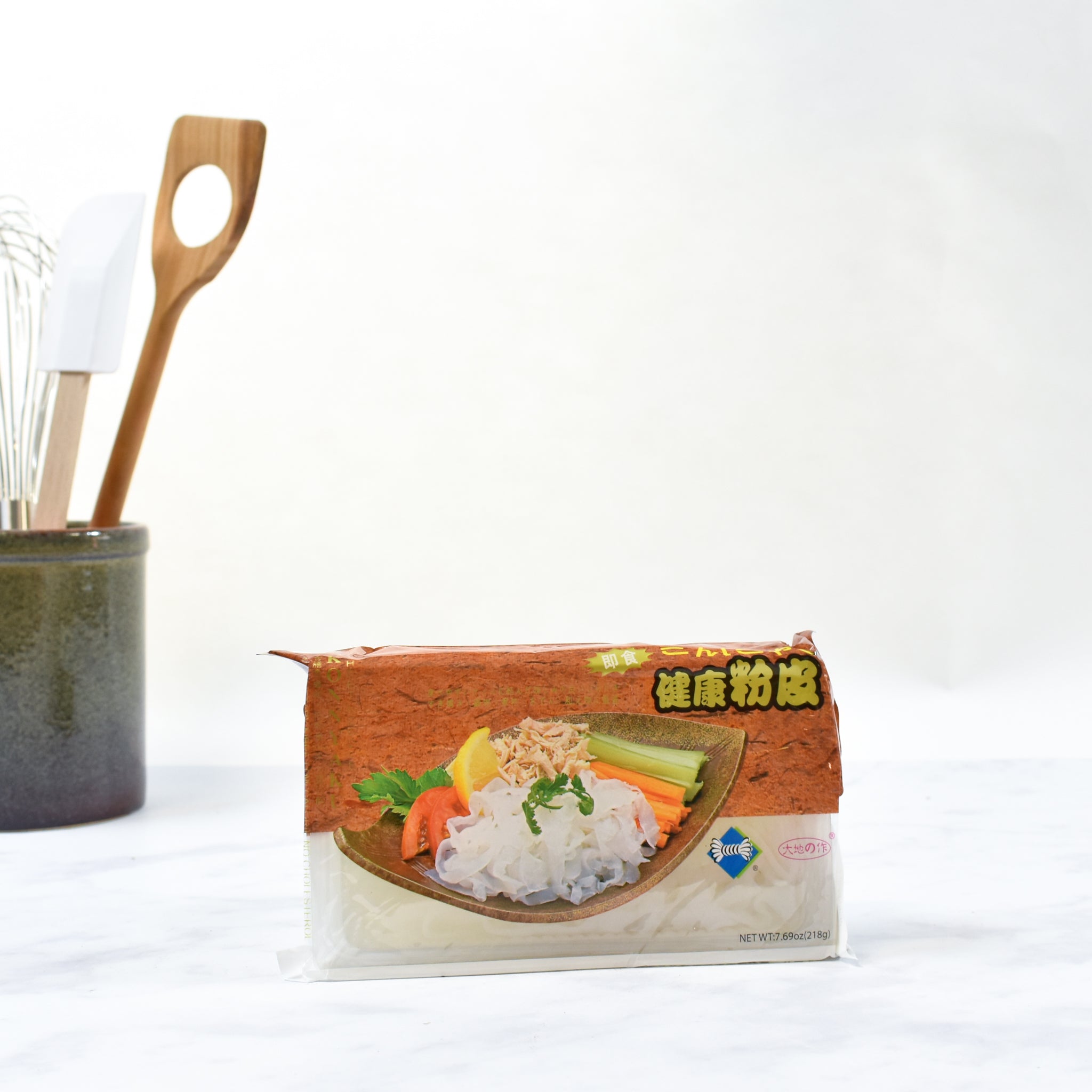 Shirataki Konnyaku Flat Noodles 218g lifestyle photograph
