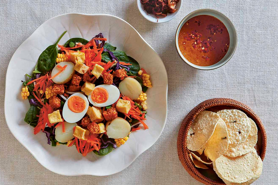 Mixed Salad with Spicy and Tangy Peanut Sauce (Gado-Gado)