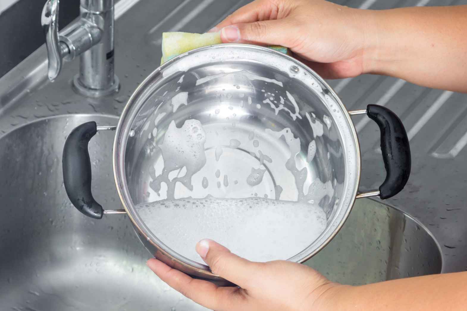 How To Clean Stainless Steel Pans