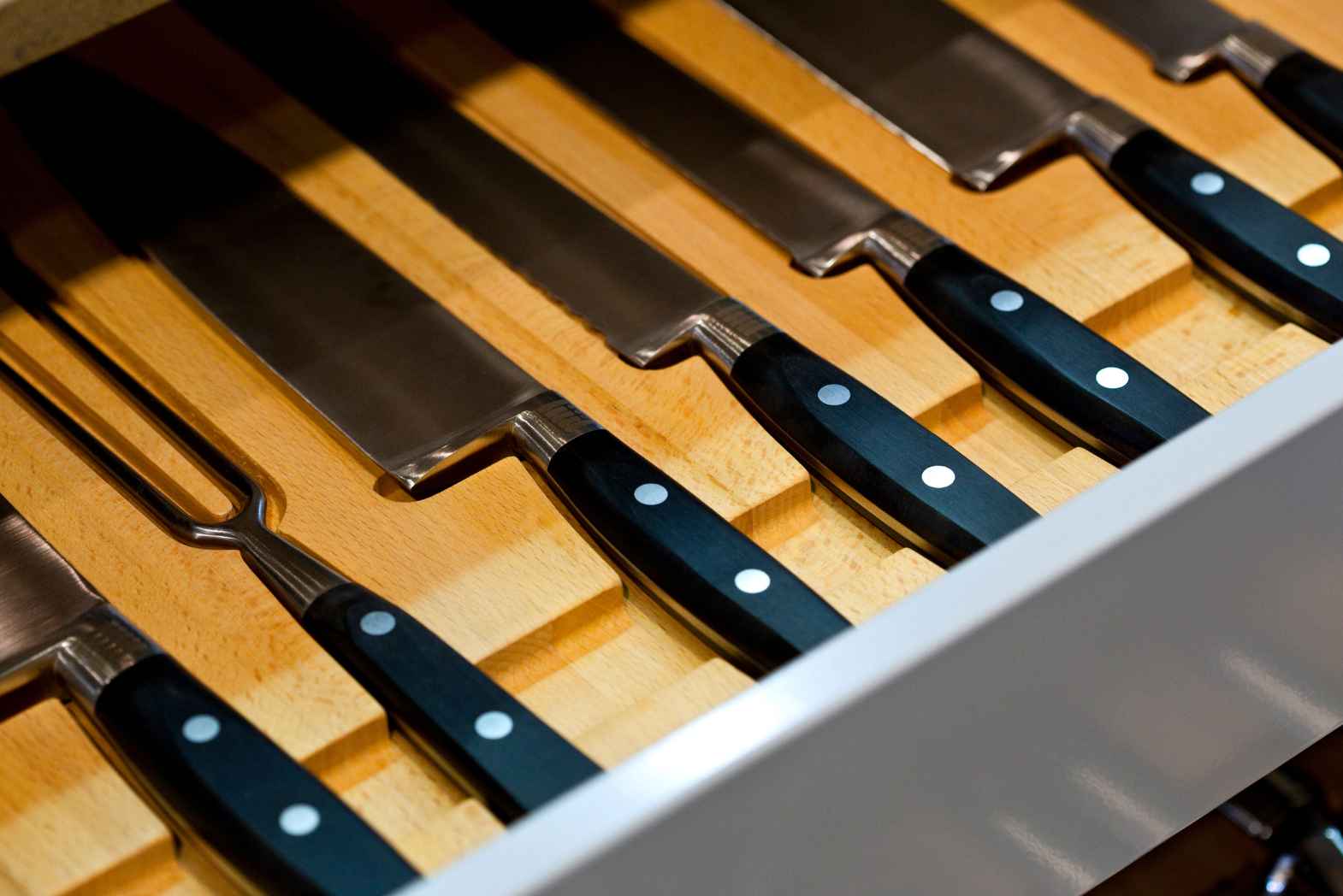 How To Properly Store Kitchen Knives