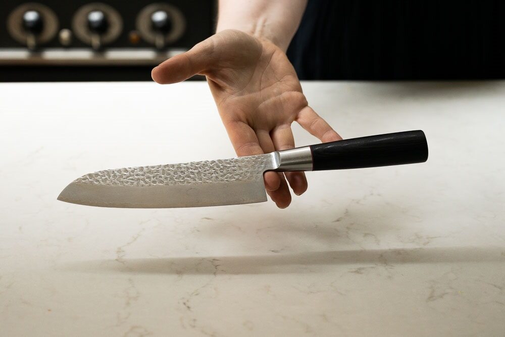 how to use knives in the kitchen