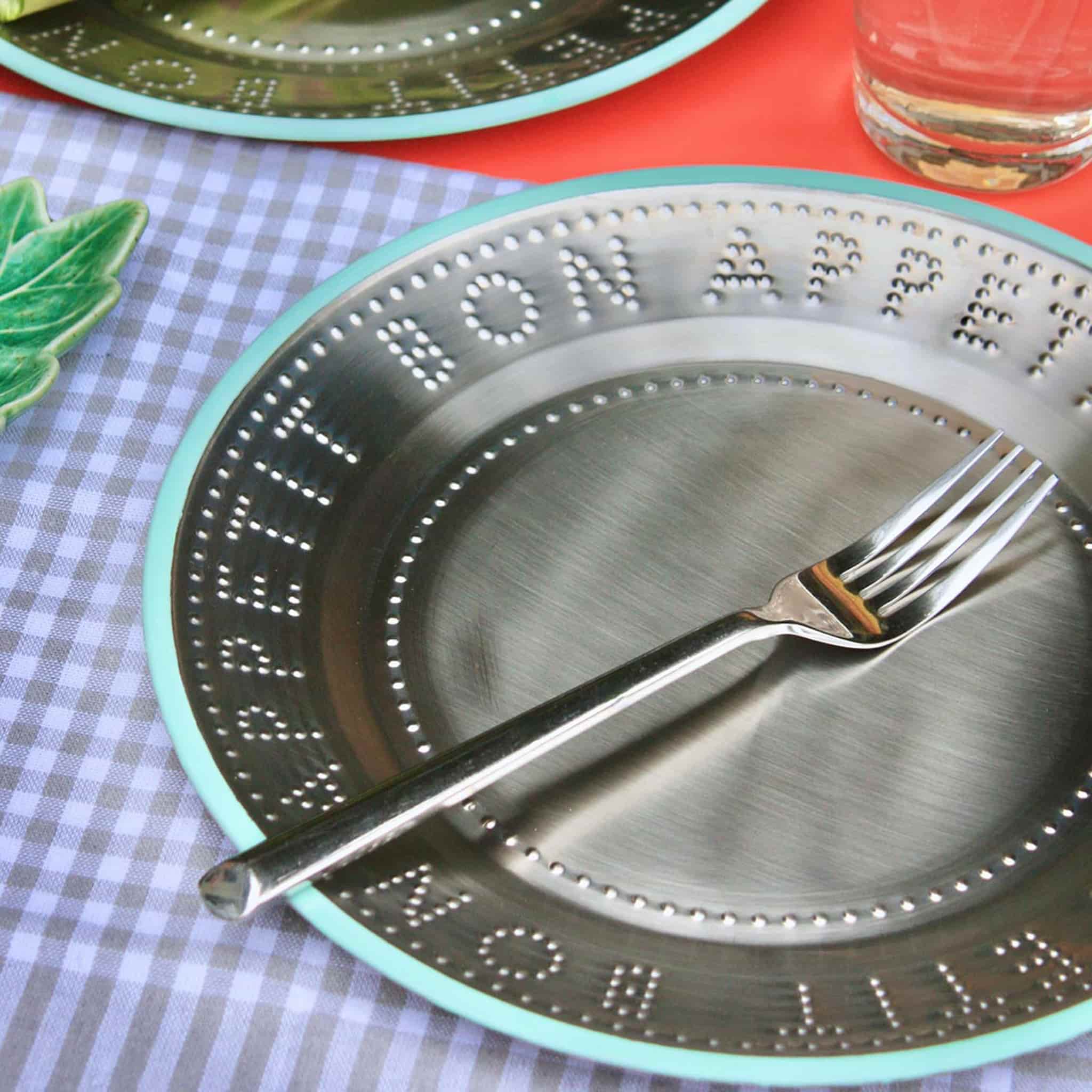 Bon Appetit Steel Plate with Green Trim, 25cm