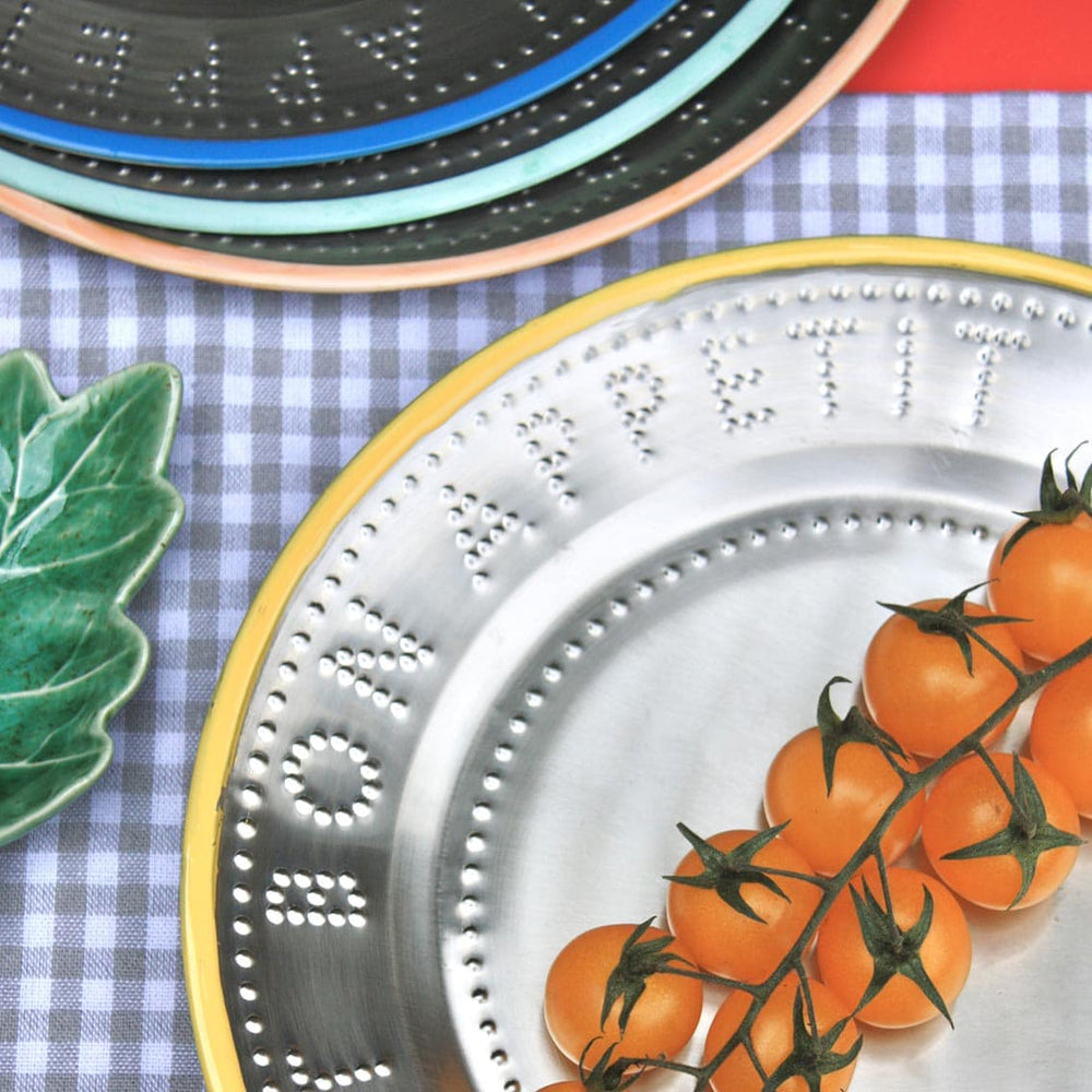 Bon Appetit Steel Plate with Yellow Trim, 25cm