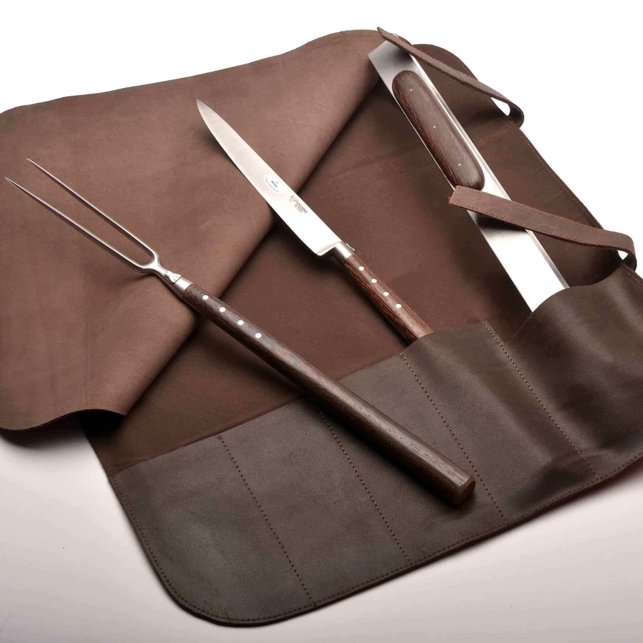 ★LAGUIOLE EN AUBRAC レザーエプロン★ Laguiole en Aubrac BBQ Set with Leather Roll | Buy online UK