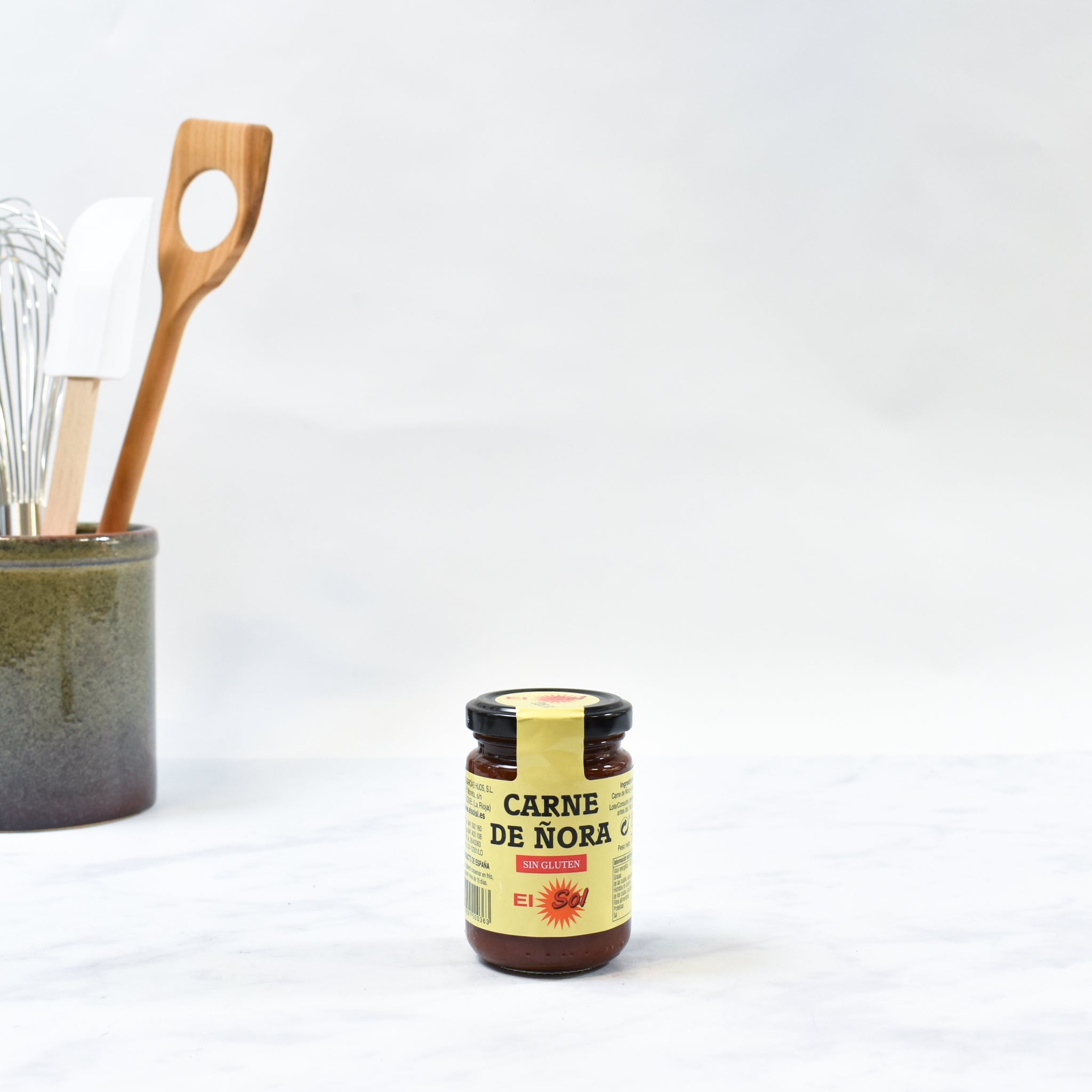 Nora Pepper Paste 140g lifestyle photograph