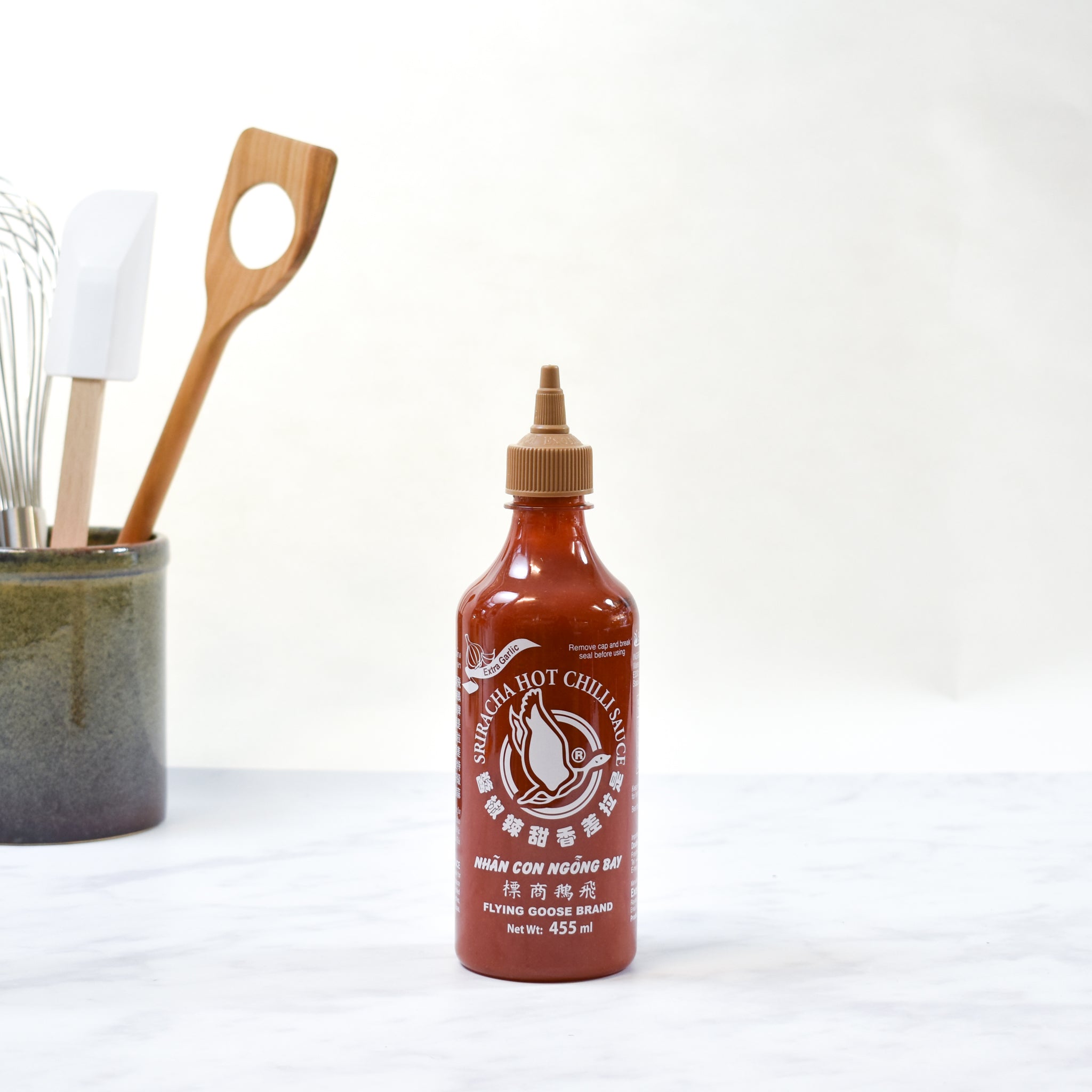 Flying Goose Sriracha - Extra Garlic 455ml lifestyle photograph
